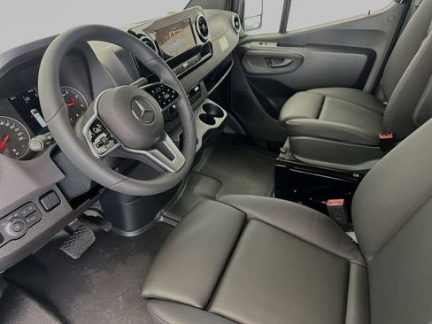 Used 2024 Mercedes-Benz Sprinter 144 Cargo image 10