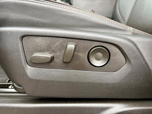 Used 2023 Chevrolet Suburban High Country w/ Premium Package image 36