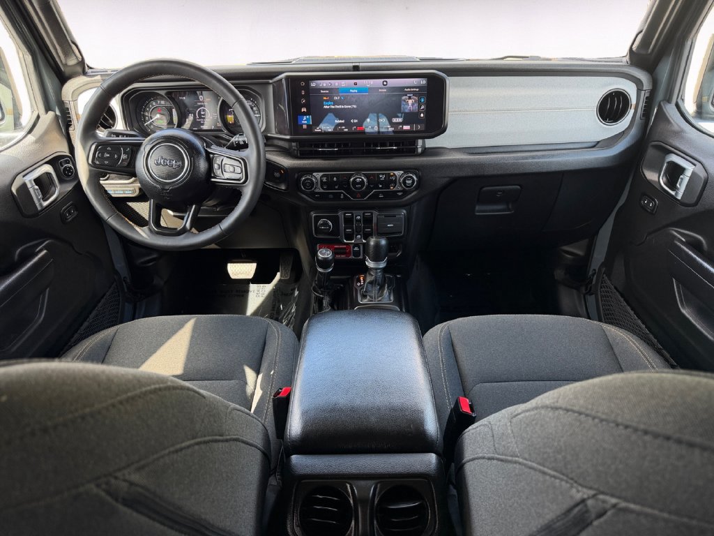 Used 2024 Jeep Wrangler Unlimited AWD/4WD image 10