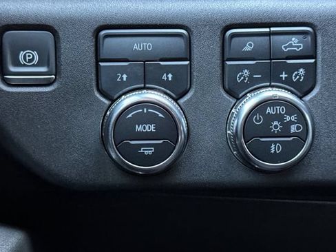 Used 2024 GMC Sierra 1500 SLT AWD/4WD image 43