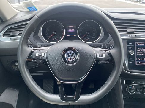 Used 2020 Volkswagen Tiguan SE w/ Panoramic Sunroof Package image 6