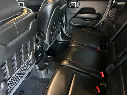 Used 2019 Jeep Wrangler Unlimited Rubicon AWD/4WD image 12