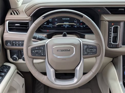 Used 2024 GMC Yukon XL Denali w/ Advanced Technology Package image 26