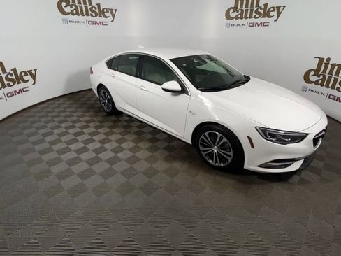 Used 2018 Buick Regal Essence w/ Driver Confidence Package #1 AWD/4WD image 2