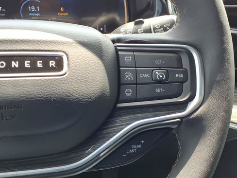 Used 2022 Jeep Wagoneer Series III AWD/4WD image 16