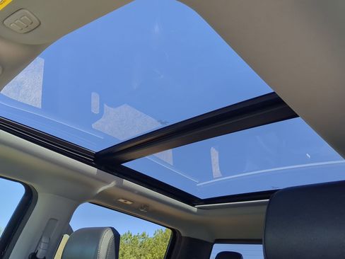 Used 2025 Ford F350 Lariat w/ Black Appearance Package image 25