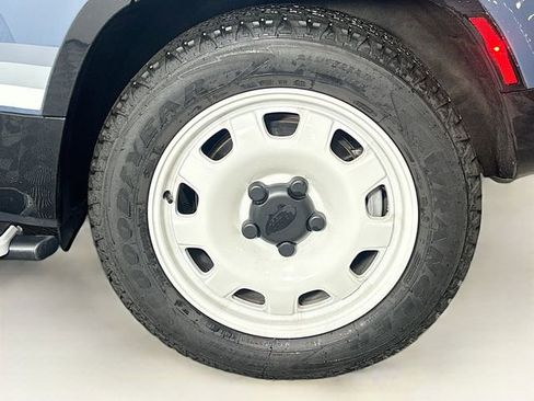 New 2025 Land Rover Defender 110 S image 28