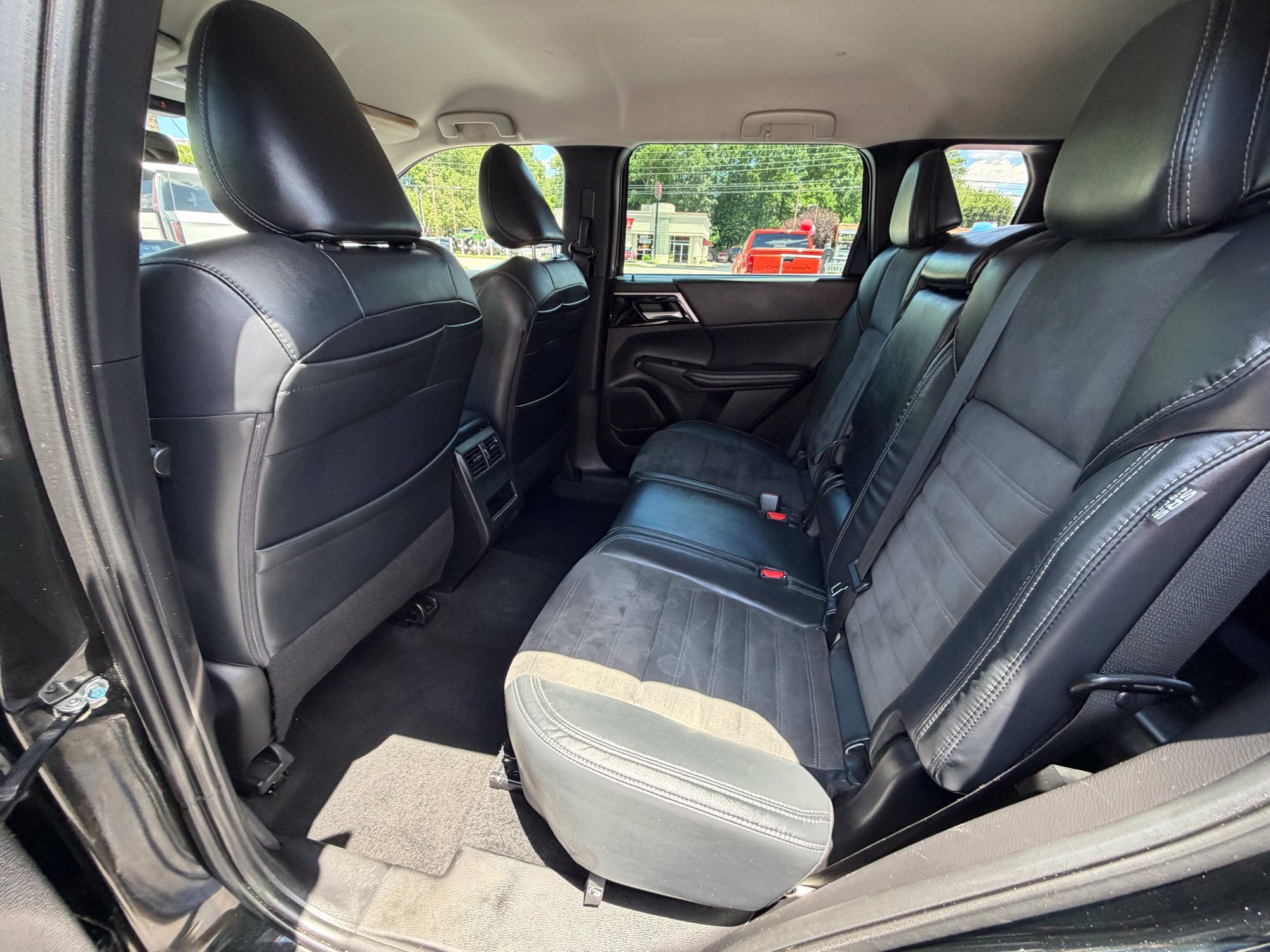 Used 2022 Mitsubishi Outlander SE AWD/4WD image 11