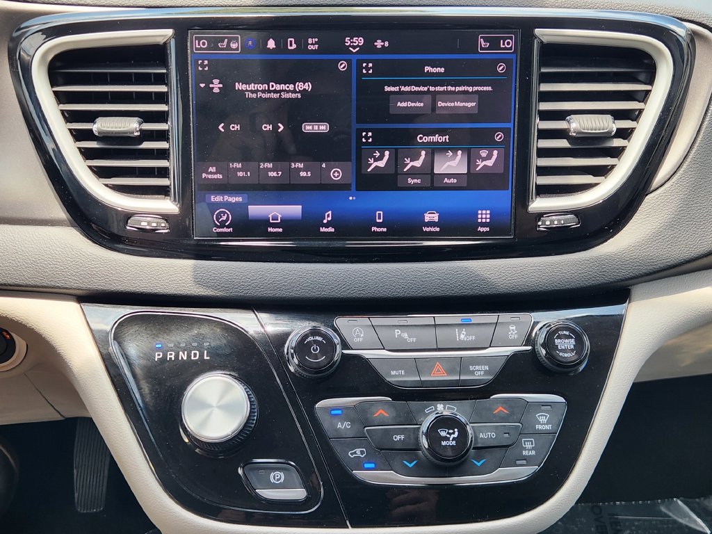 Used 2023 Chrysler Pacifica Touring-L FWD image 17
