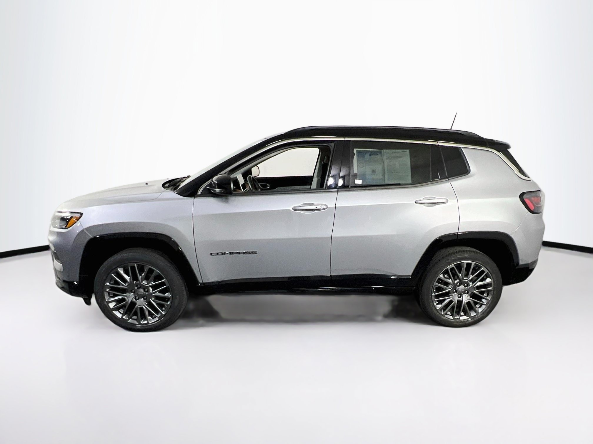 Used 2022 Jeep Compass Limited w/ Elite Group AWD/4WD image 8