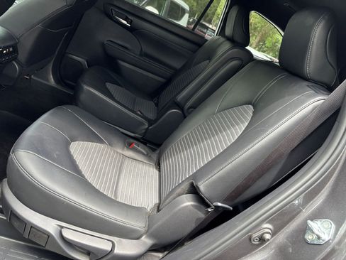 Used 2025 Toyota Highlander XSE AWD/4WD image 42