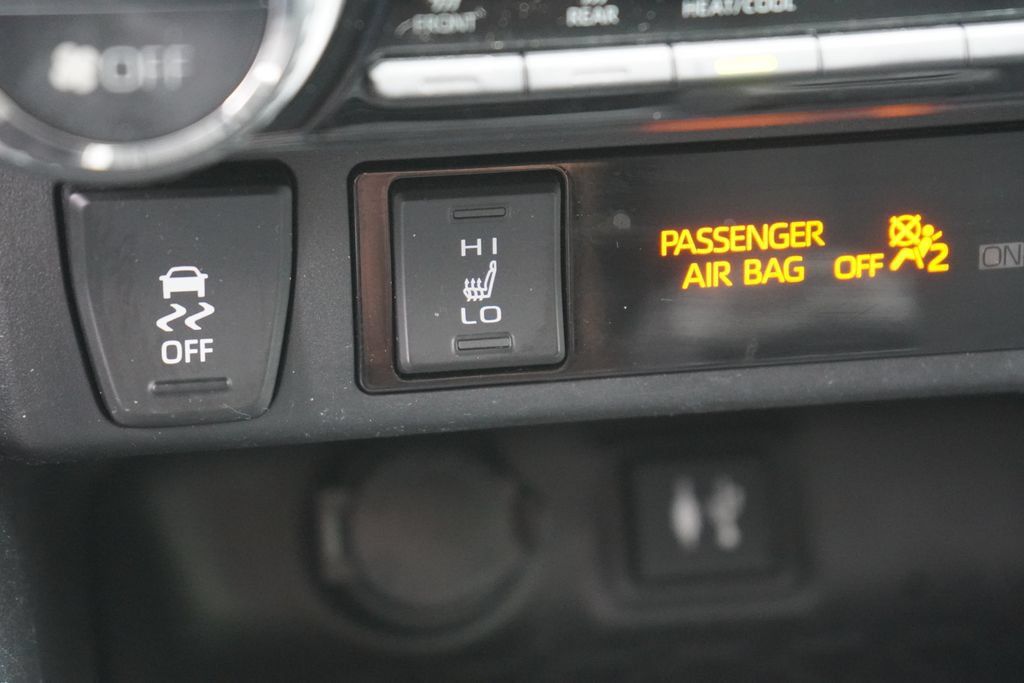 Used 2019 Toyota RAV4 XLE w/ Convenience Package AWD/4WD image 32