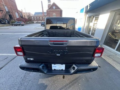 Used 2023 Jeep Gladiator Sport image 17