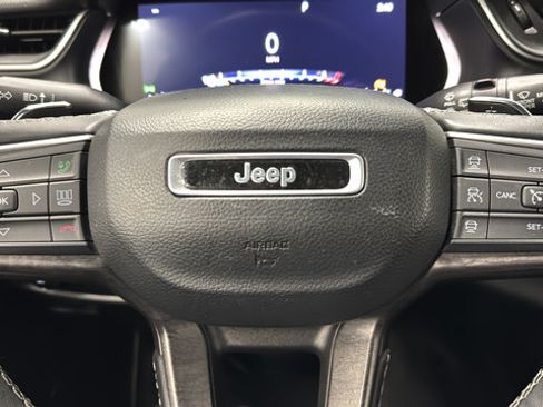 Used 2022 Jeep Grand Cherokee Limited AWD/4WD image 16