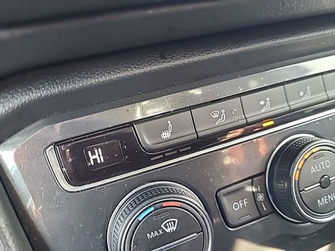 Used 2019 Volkswagen Tiguan SE w/ Panoramic Sunroof Package image 28