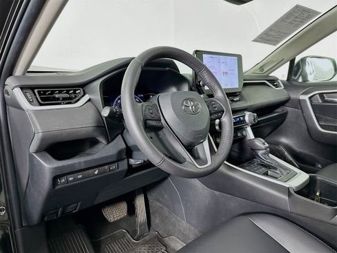 Used 2023 Toyota RAV4 XLE Premium image 9
