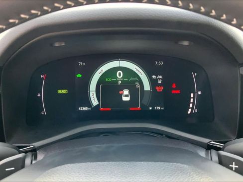 Used 2025 Toyota Camry SE w/ Convenience Package image 25