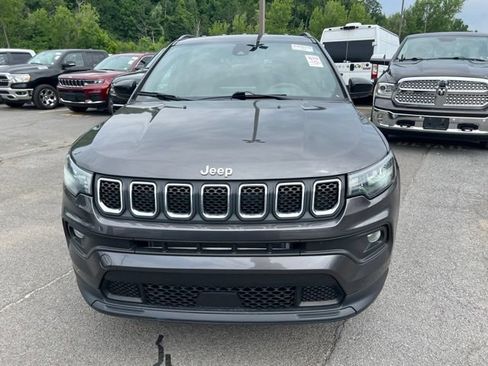 Used 2023 Jeep Compass Latitude AWD/4WD image 6