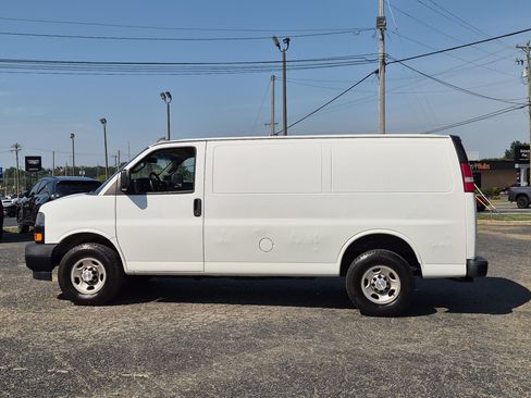 Used 2019 Chevrolet Express 2500 w/ Enhanced Convenience Package RWD image 2