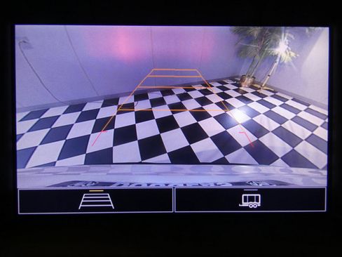 Used 2023 GMC Acadia SLE w/ Driver Convenience Package image 13