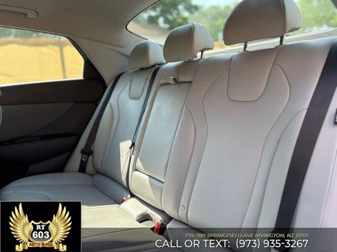 Used 2024 Hyundai Elantra Limited FWD image 8