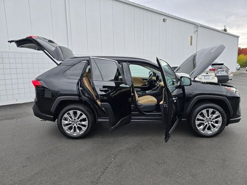 Certified 2025 Toyota RAV4 XLE Premium image 16