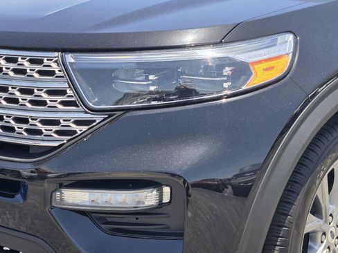 Used 2022 Ford Explorer Limited w/ Equipment Group 301A RWD image 7