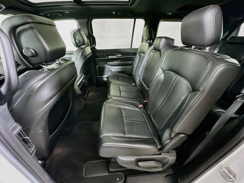 Used 2023 Jeep Wagoneer 4WD w/ Premium Group I image 27