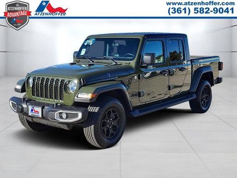 Used 2021 Jeep Gladiator Sport image 3