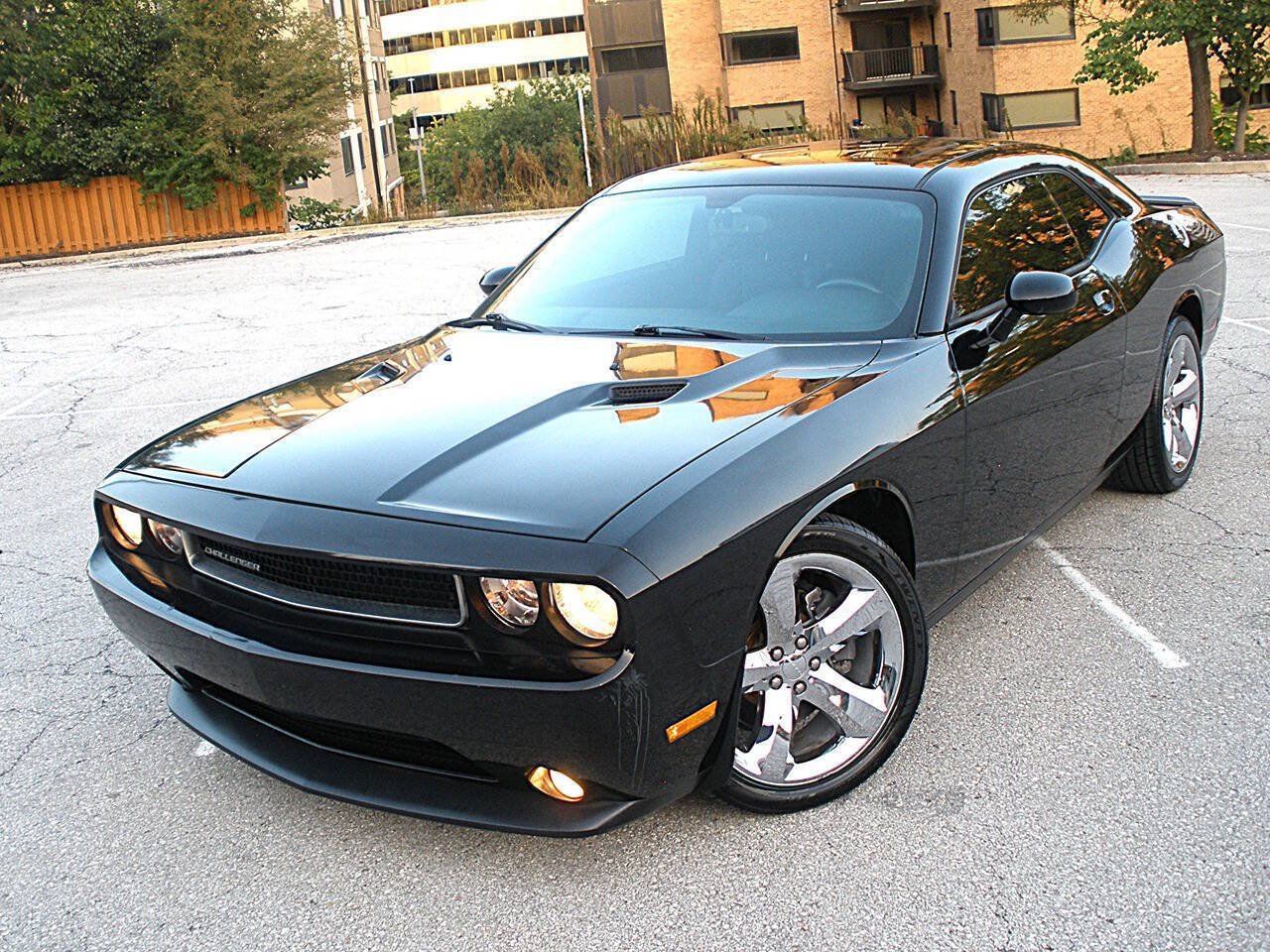 Used 2012 Dodge Challenger SXT Plus RWD image 1