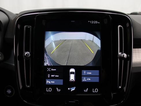 Used 2021 Volvo XC40 T5 Momentum image 47