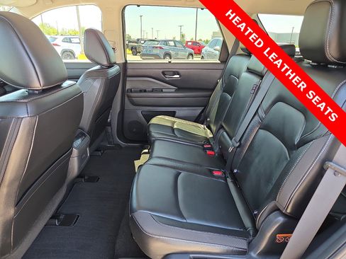 Used 2023 Nissan Pathfinder SL AWD/4WD image 11