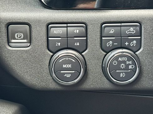 Certified 2023 Chevrolet Silverado 1500 High Country w/ High Country Premium Package AWD/4WD image 36