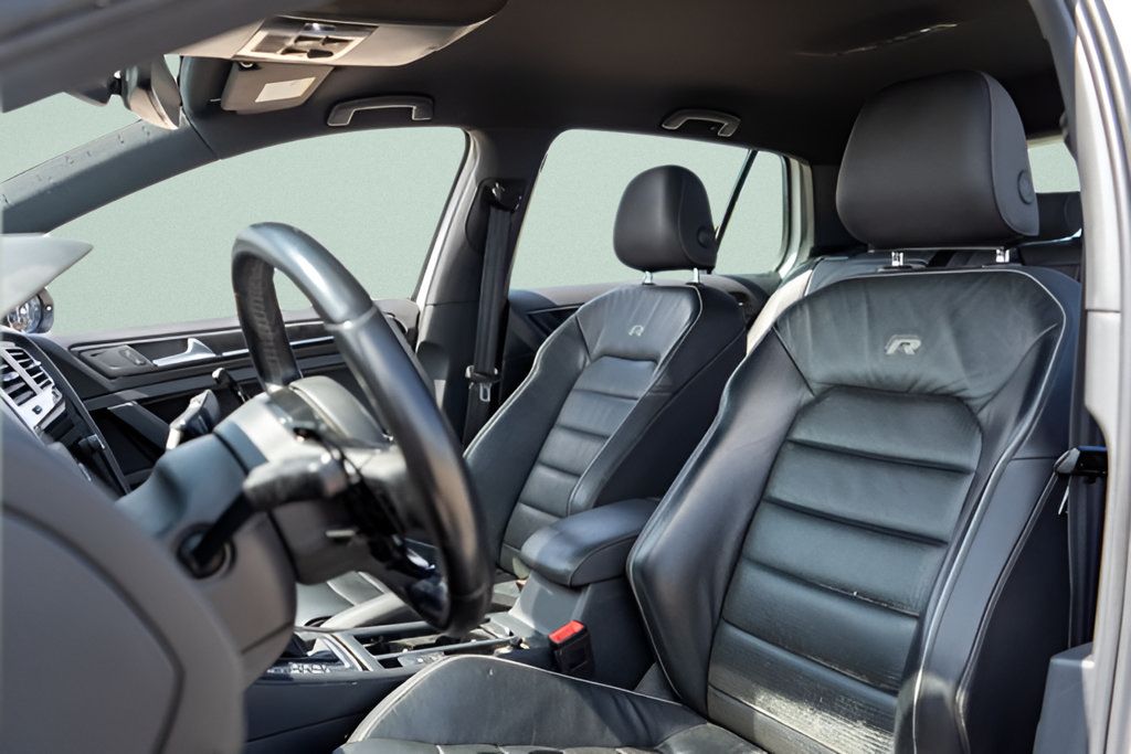 Used 2019 Volkswagen Golf R 4-Door AWD/4WD image 13