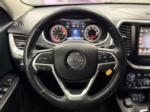 Used 2016 Jeep Cherokee Trailhawk w/ Leather Interior Group image 17