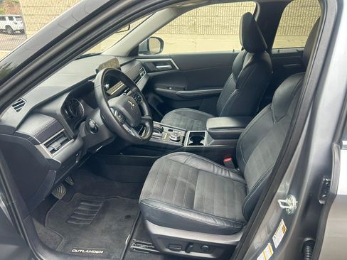 Used 2023 Mitsubishi Outlander SE AWD/4WD image 10