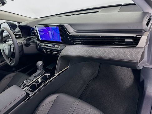 Used 2025 Toyota Camry XLE image 28