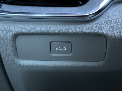 New 2026 Volvo V60 B5 Cross Country Plus w/ Climate Package image 32