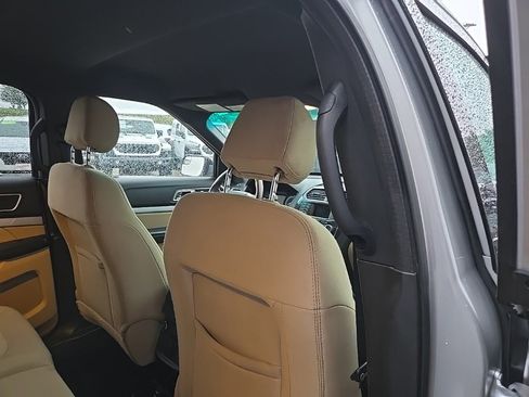 Used 2017 Ford Explorer XLT image 77