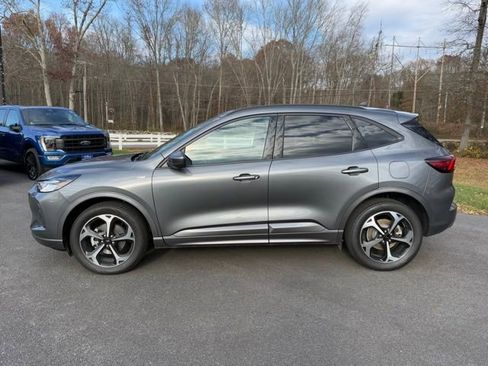 Certified 2023 Ford Escape ST-Line Select w/ Tech Pack #2 image 3