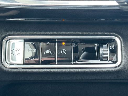 Certified 2025 Buick Envision Preferred image 18