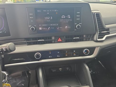 Used 2025 Kia Sportage LX FWD image 17