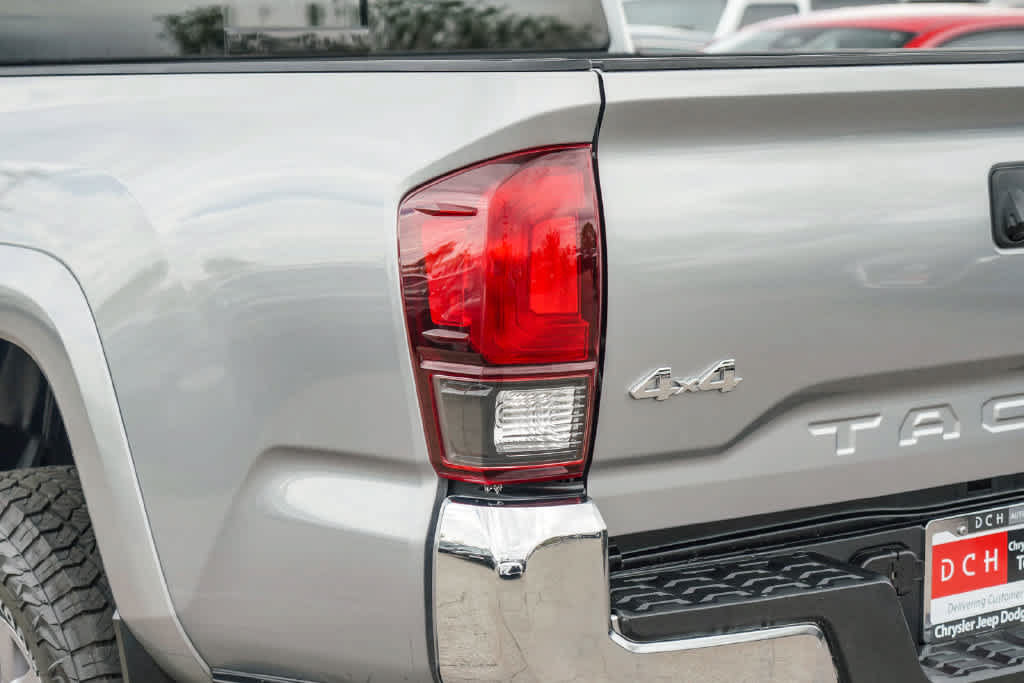 Used 2019 Toyota Tacoma SR5 AWD/4WD image 7