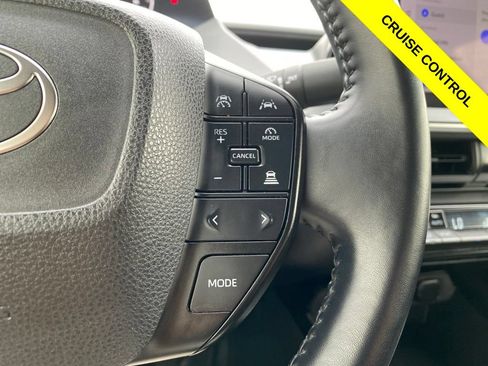 Used 2024 Toyota Prius LE FWD image 11