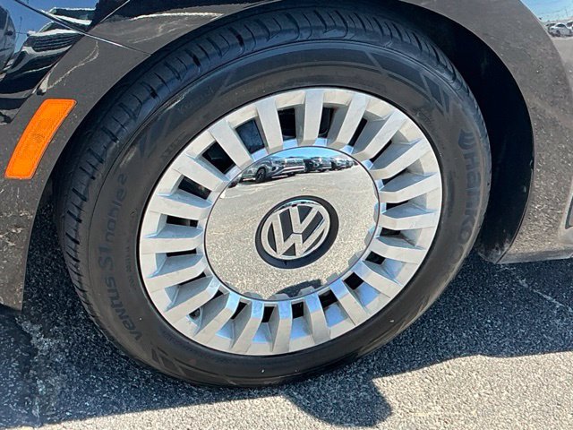Used 2016 Volkswagen Beetle 1.8T Classic FWD image 8