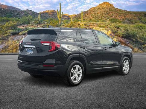 Used 2024 GMC Terrain SLE image 4