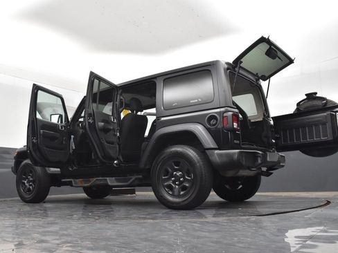 Used 2018 Jeep Wrangler Unlimited Sport AWD/4WD image 37