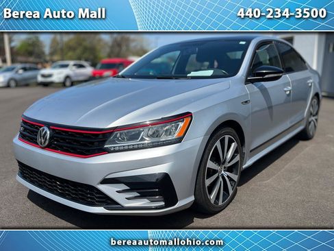 Used 2018 Volkswagen Passat 3.6 FWD image 1