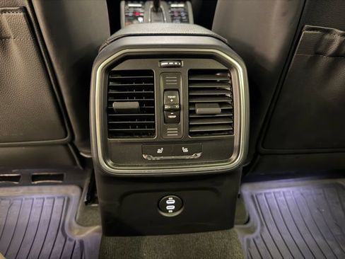 Certified 2026 Porsche Macan AWD/4WD image 34