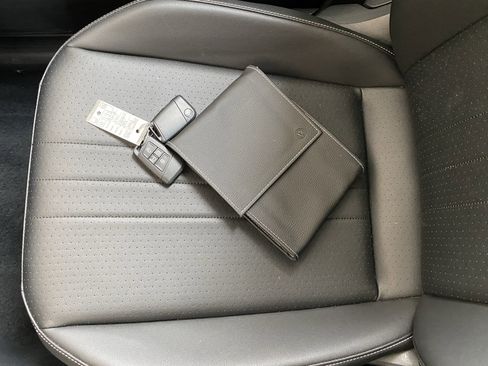 Certified 2022 Volkswagen Tiguan SE w/ Panoramic Sunroof Package image 9